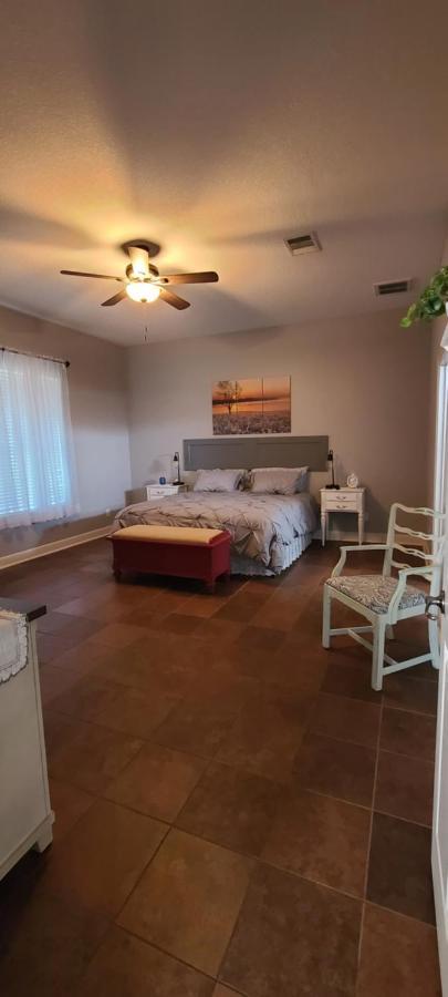 Hill Country Haute N Haus Relax And Renew Fischer Екстер'єр фото
